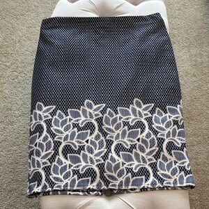 NYCC navy and white skirt, stretchy